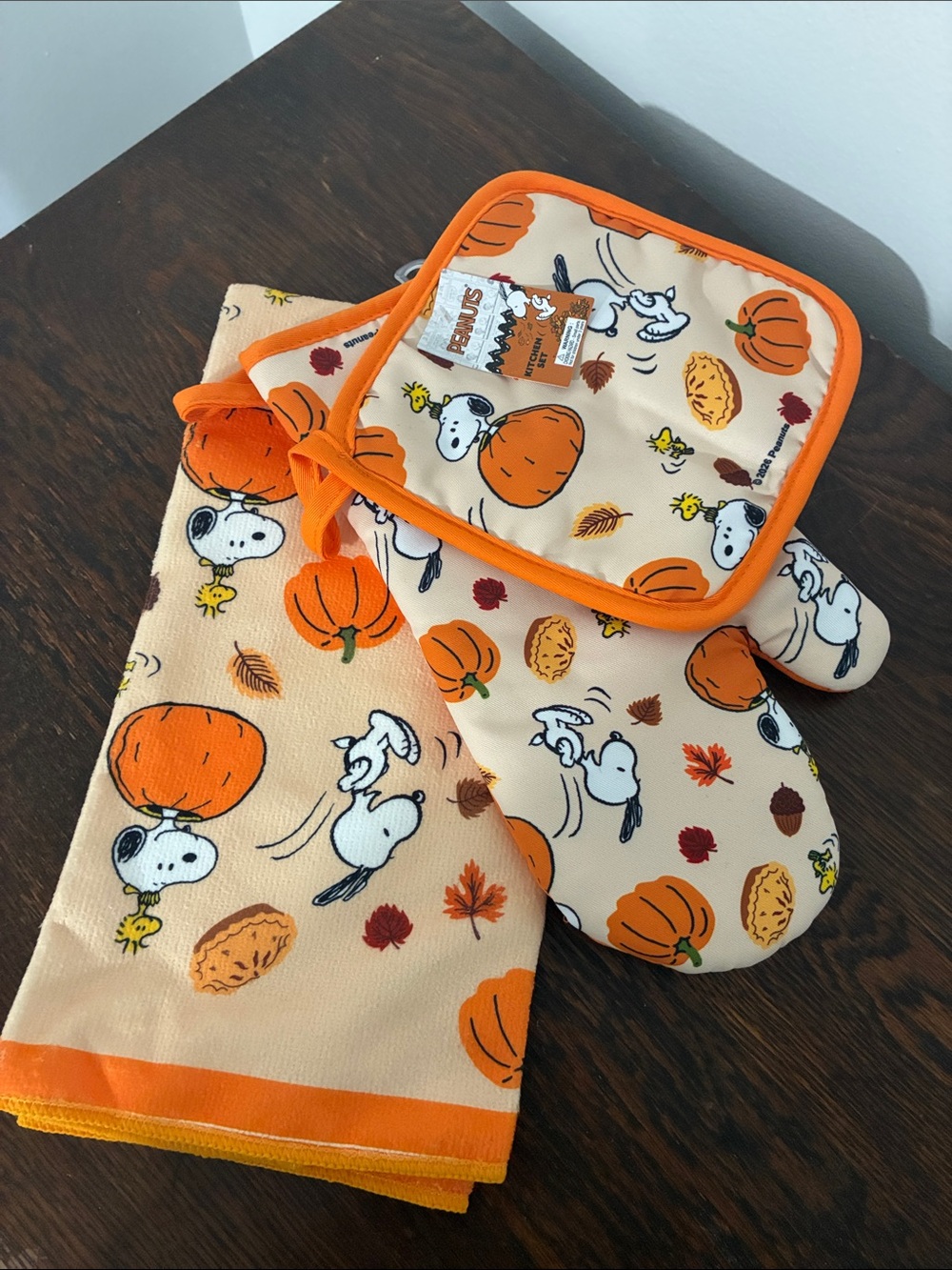 NWT- Peanuts- Snoopy- Fall Themed- 3pc- Oven Mitt, Pot Holder & Towel Set - Picture 2 of 16